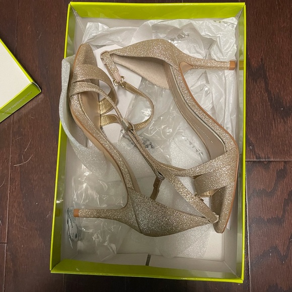 Gianni Bini Gold Heels - Picture 7 of 8